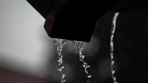 Jak urządzić salon w blokach? Praktyczne porady i inspiracje